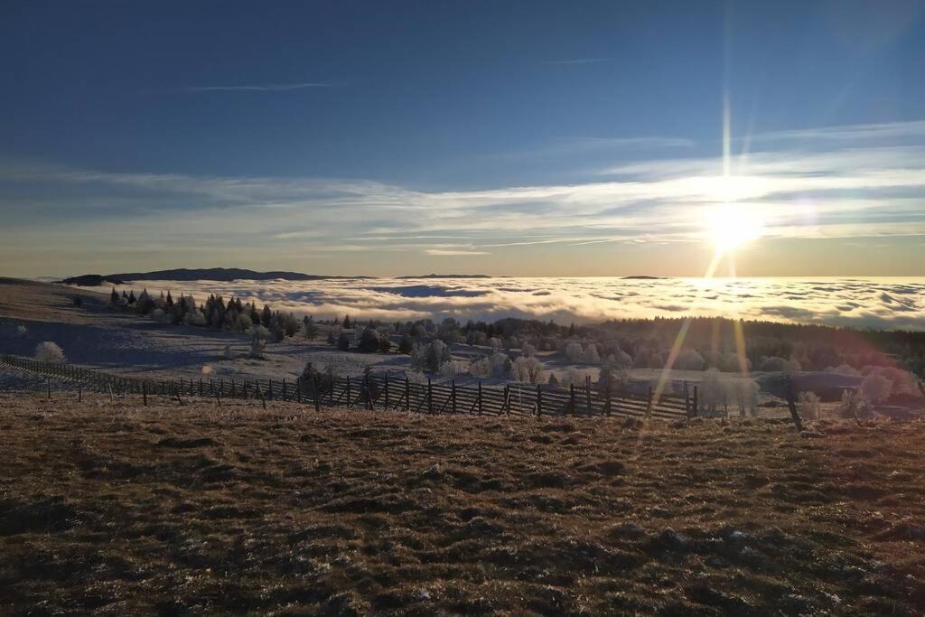 Gite Du Fourperet-Parc Naturel Du Haut-Jura Longevilles-Mont-d'Or ภายนอก รูปภาพ